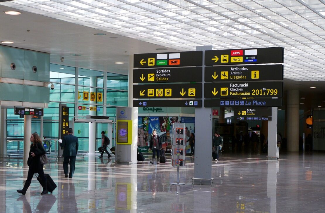 ¿NECESITAS ORGANIZAR TU TRASLADO HASTA EL AEROPUERTO? TE LO PONEMOS FÁCIL