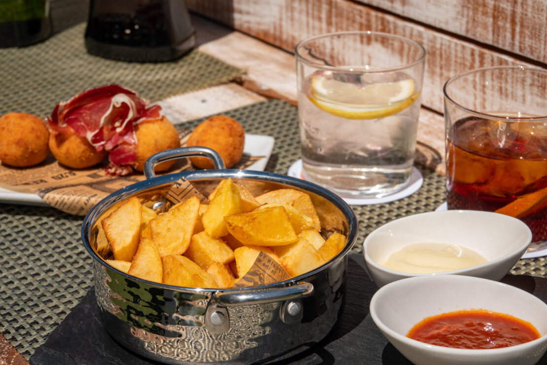 SOL, MÚSICA EN DIRECTO Y EL MEJOR VERMUT: ¿QUÉ MÁS SE PUEDE PEDIR?